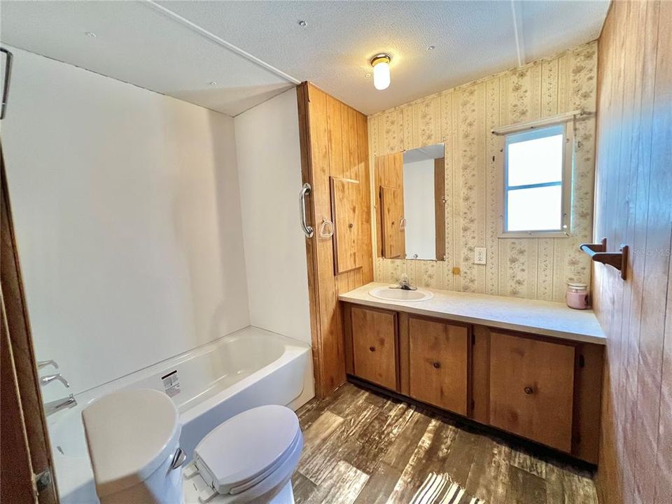 Recently Sold: $79,000 (2 beds, 1 baths, 728 Square Feet)
