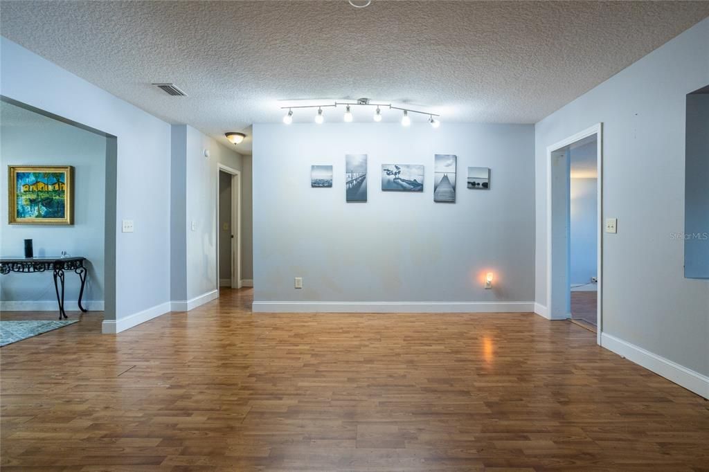 Recently Sold: $319,000 (3 beds, 2 baths, 2571 Square Feet)