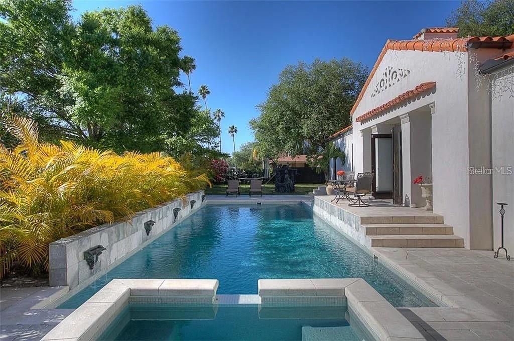 For Rent: $30,000 (5 beds, 4 baths, 5318 Square Feet)