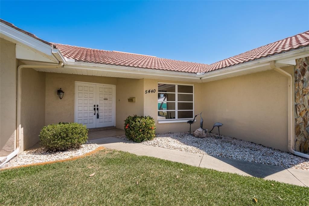 Recently Sold: $750,000 (3 beds, 2 baths, 2166 Square Feet)