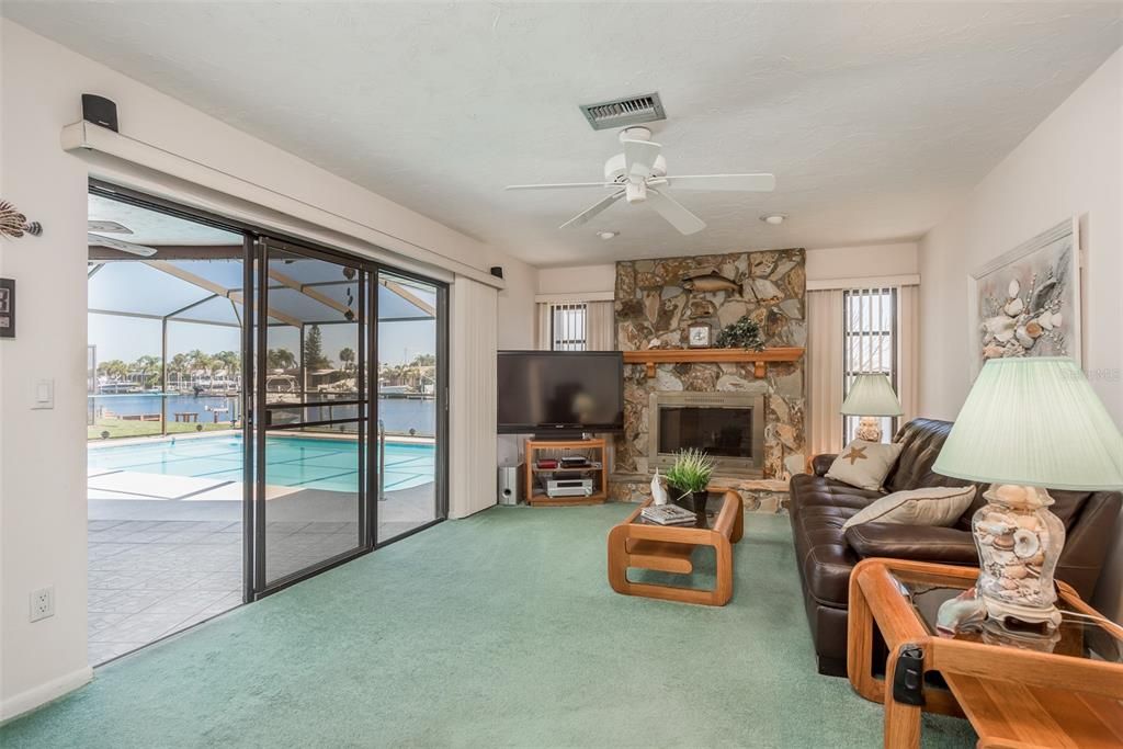 Recently Sold: $750,000 (3 beds, 2 baths, 2166 Square Feet)