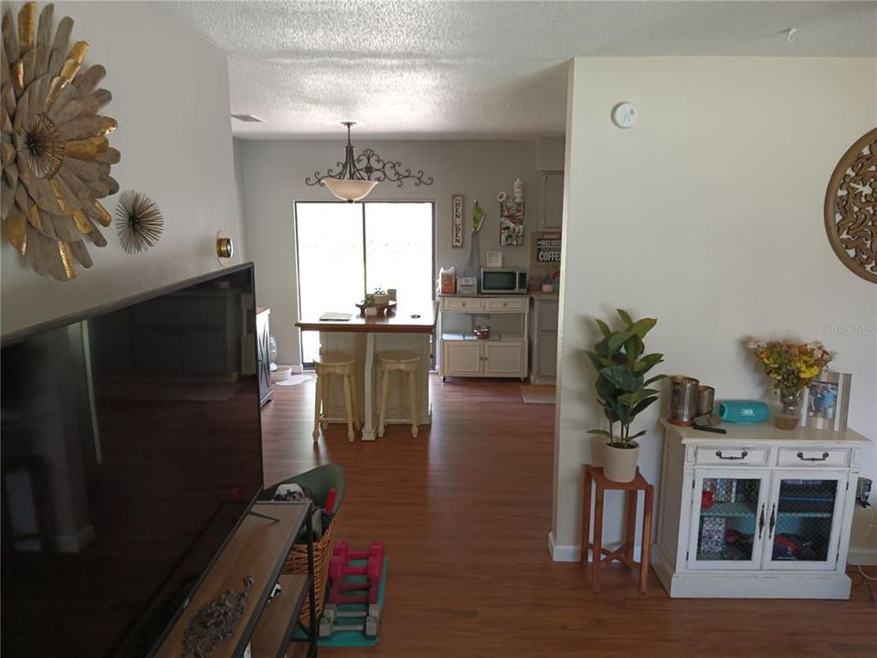 Recently Sold: $179,500 (3 beds, 1 baths, 1404 Square Feet)