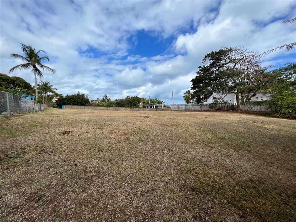 En Venta: $545,000 (0.96 acres)