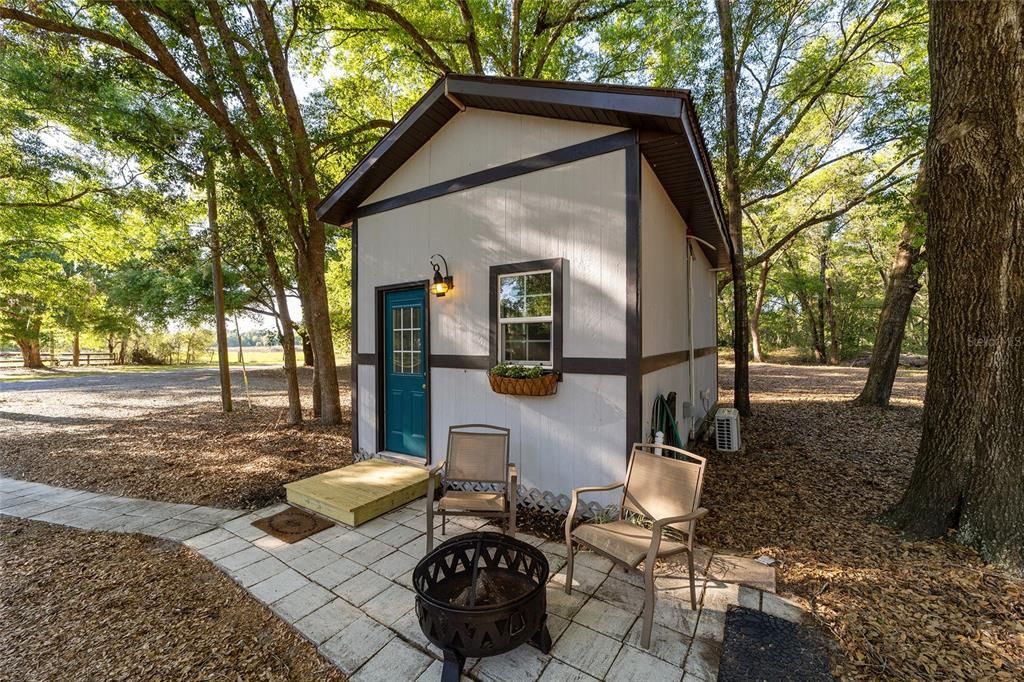 Quaint guest house offering privacy and all the amenities!