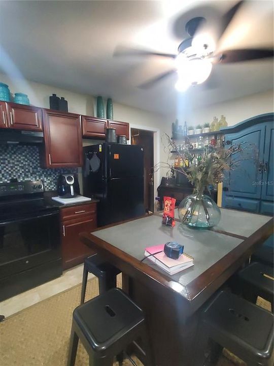 Recently Sold: $149,999 (1 beds, 1 baths, 663 Square Feet)