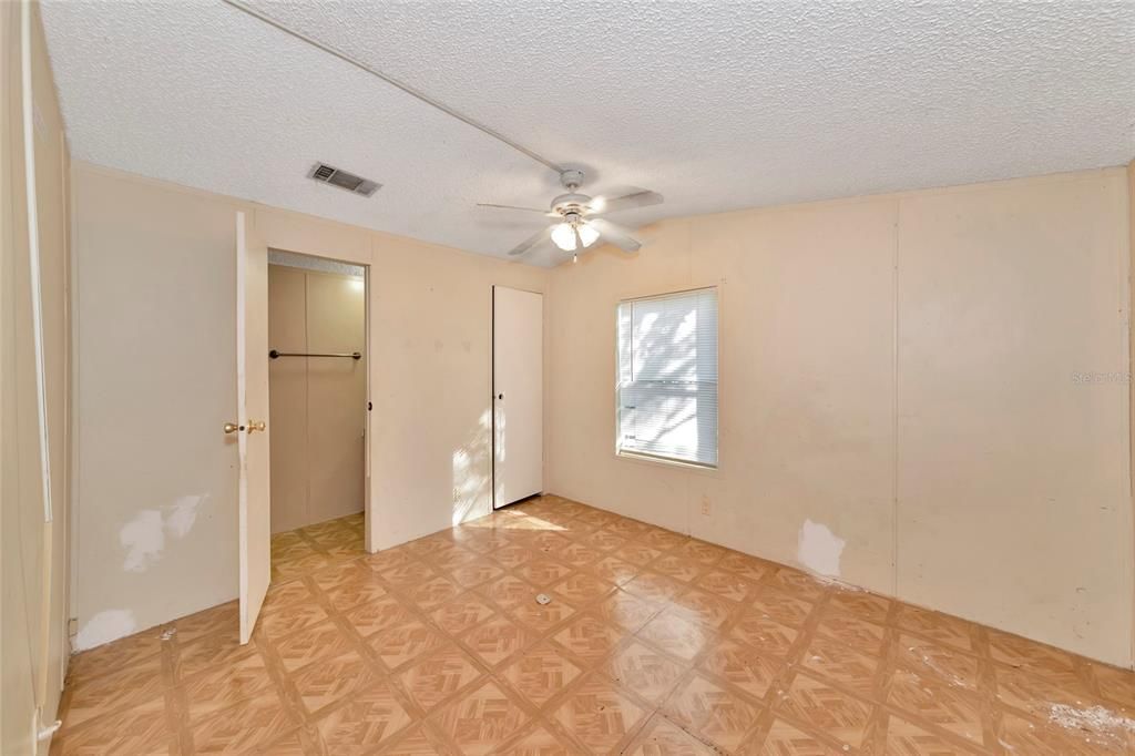 Recently Sold: $90,000 (3 beds, 2 baths, 1186 Square Feet)