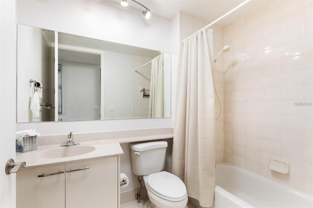 最近租的: $4,200 (2 贝兹, 2 浴室, 1374 平方英尺)