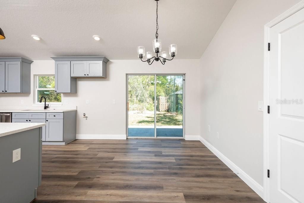 Recently Sold: $305,000 (3 beds, 2 baths, 1408 Square Feet)