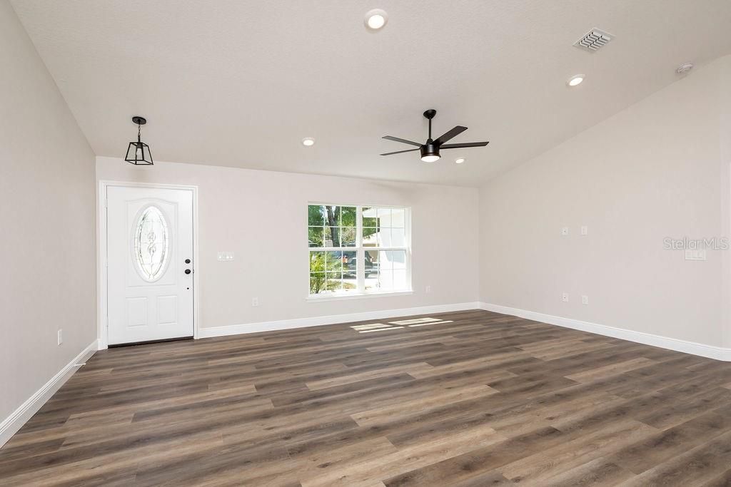 Recently Sold: $305,000 (3 beds, 2 baths, 1408 Square Feet)