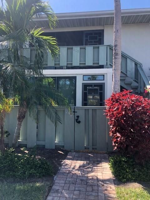 Recently Sold: $579,000 (2 beds, 2 baths, 1179 Square Feet)