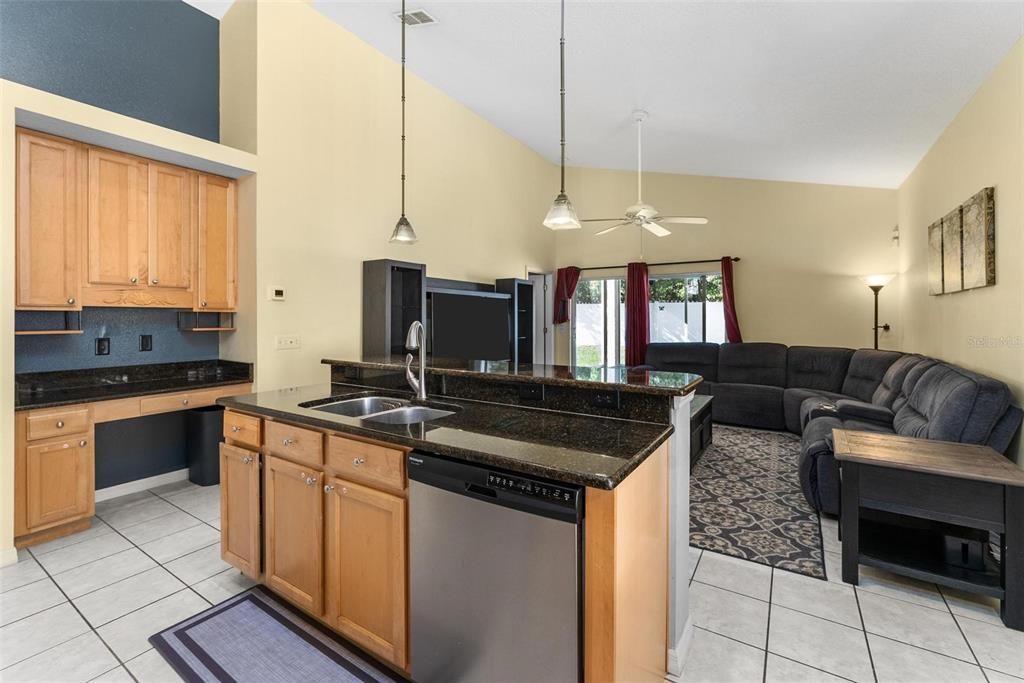 Recently Sold: $450,000 (3 beds, 2 baths, 1585 Square Feet)
