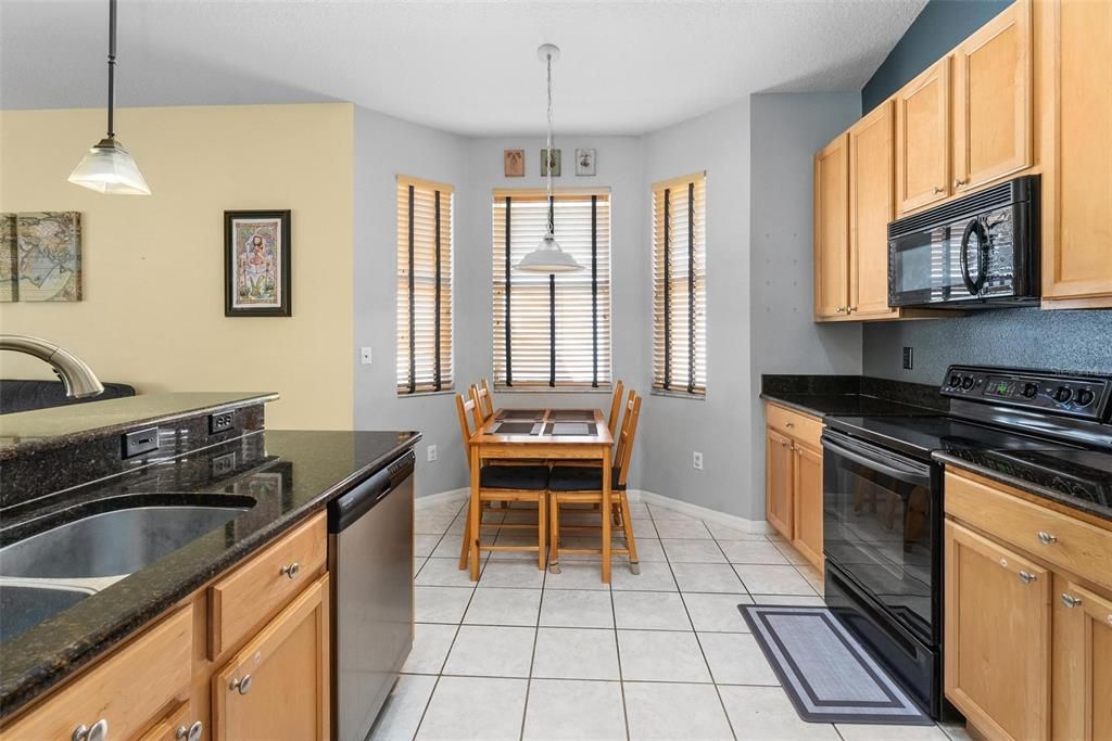 Recently Sold: $450,000 (3 beds, 2 baths, 1585 Square Feet)