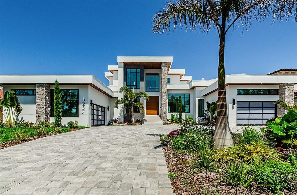 Recently Sold: $6,395,000 (4 beds, 4 baths, 4657 Square Feet)