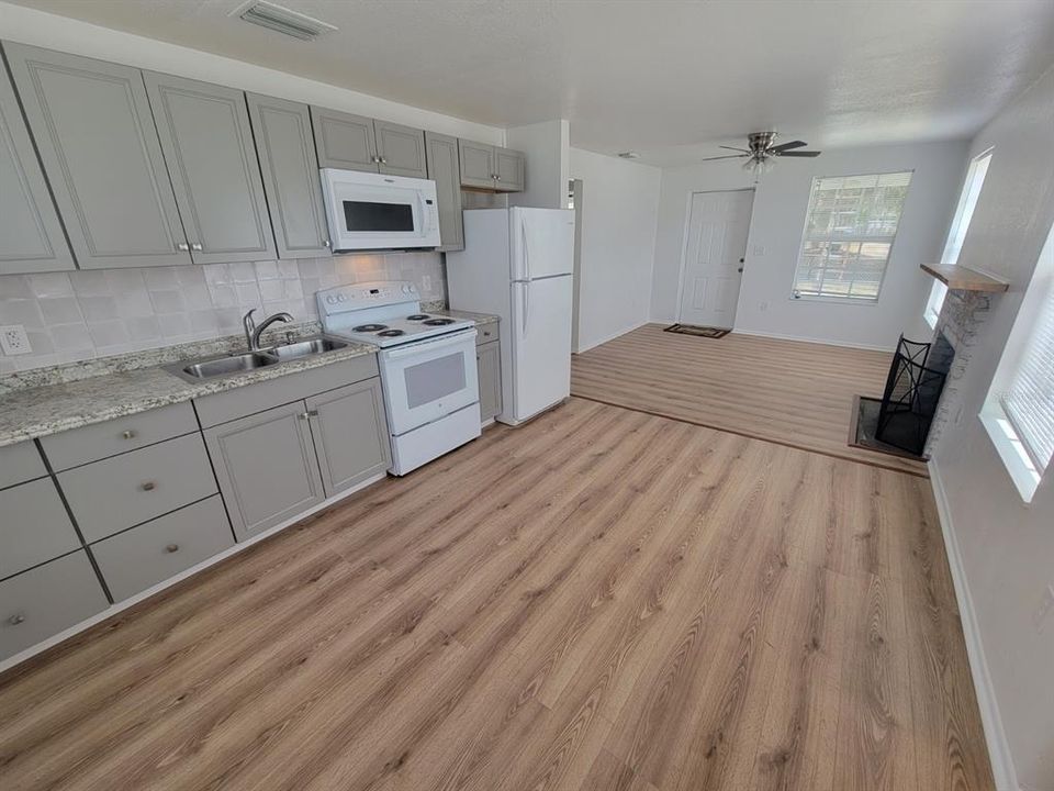 Recently Sold: $199,500 (2 beds, 1 baths, 758 Square Feet)