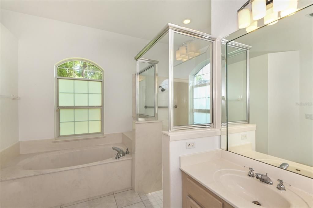 最近售出: $530,000 (4 贝兹, 3 浴室, 3206 平方英尺)