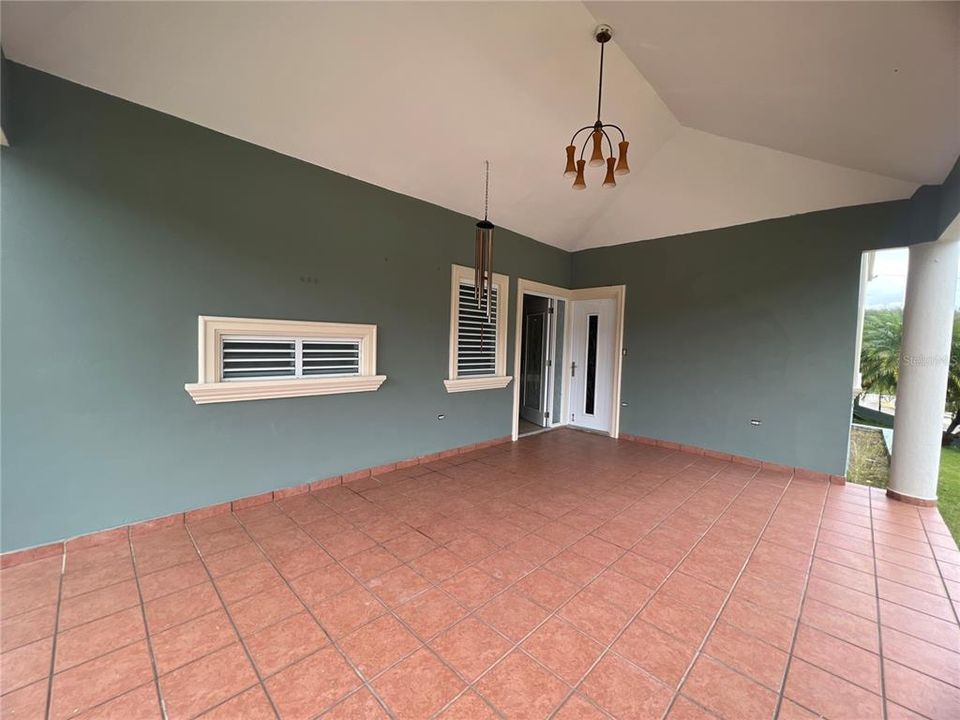 Vendido Recientemente: $425,000 (4 camas, 3 baños, 1800 Pies cuadrados)