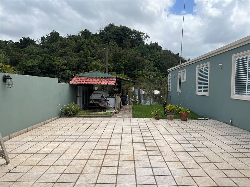 Vendido Recientemente: $425,000 (4 camas, 3 baños, 1800 Pies cuadrados)