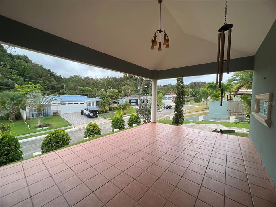 Vendido Recientemente: $425,000 (4 camas, 3 baños, 1800 Pies cuadrados)