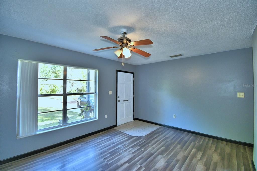 Recently Sold: $239,900 (3 beds, 1 baths, 1232 Square Feet)