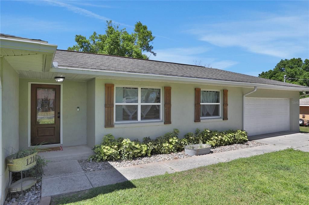 Recently Sold: $325,000 (3 beds, 2 baths, 1458 Square Feet)