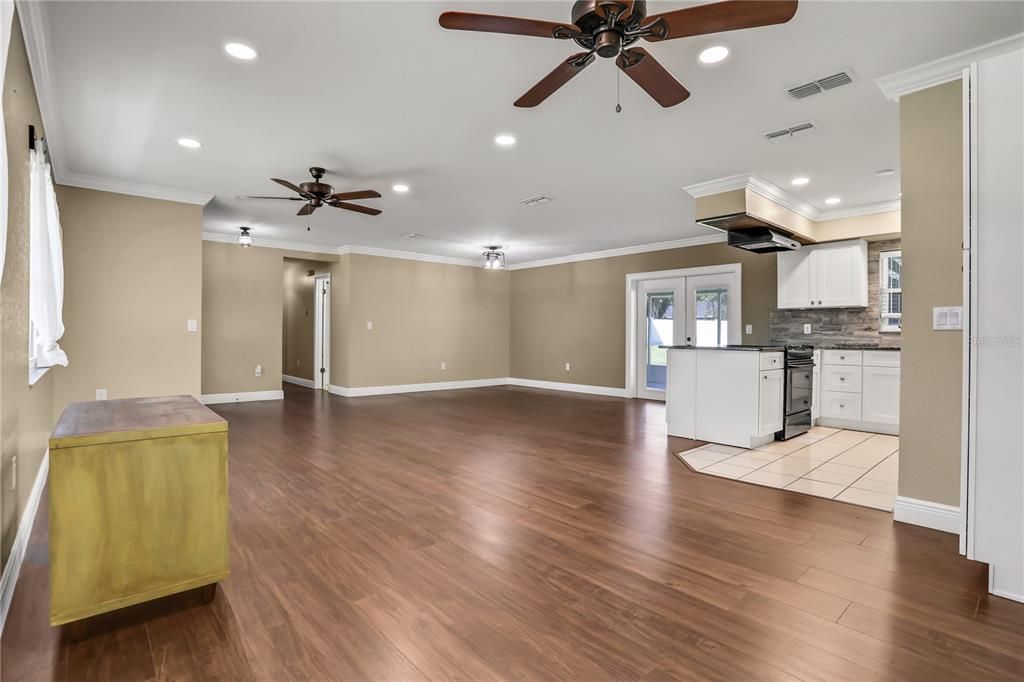 Recently Sold: $325,000 (3 beds, 2 baths, 1458 Square Feet)