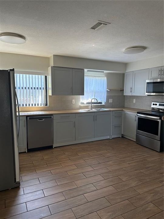 Recently Rented: $2,200 (3 beds, 2 baths, 1584 Square Feet)
