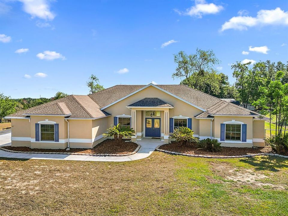 Recently Sold: $750,000 (5 beds, 3 baths, 2571 Square Feet)