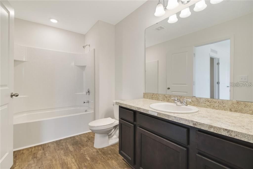 Recently Sold: $295,000 (3 beds, 2 baths, 1404 Square Feet)