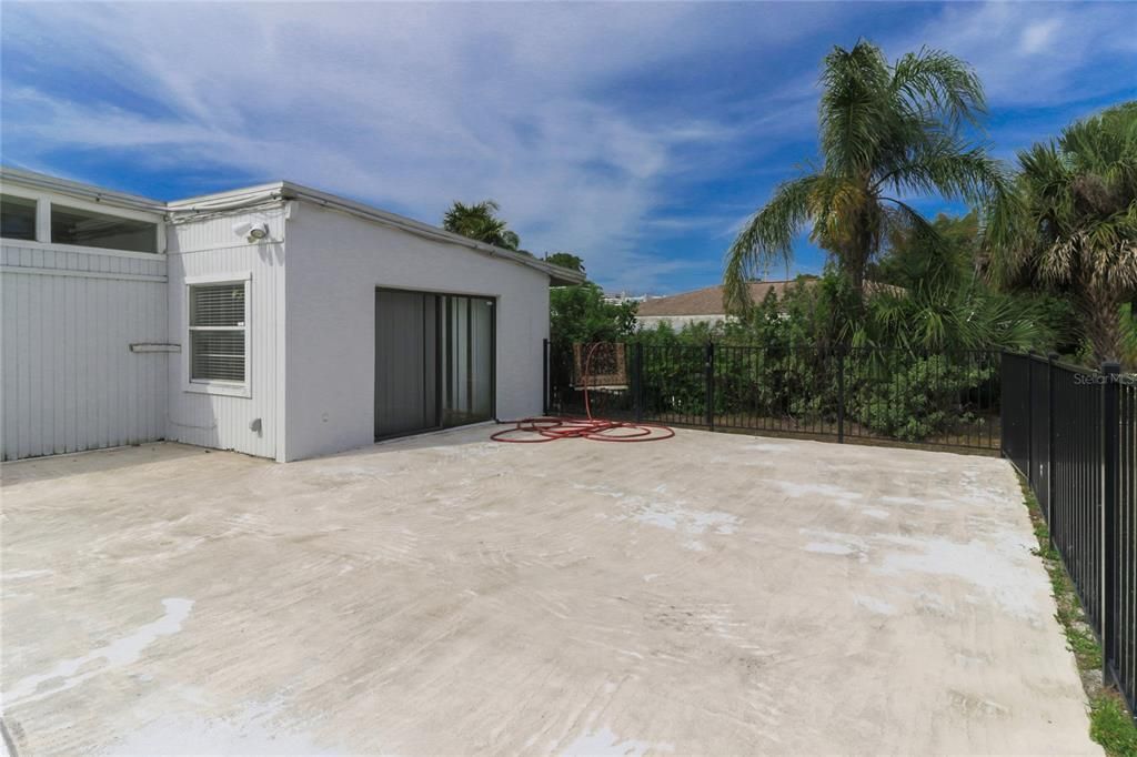 Recently Sold: $430,000 (3 beds, 2 baths, 1502 Square Feet)