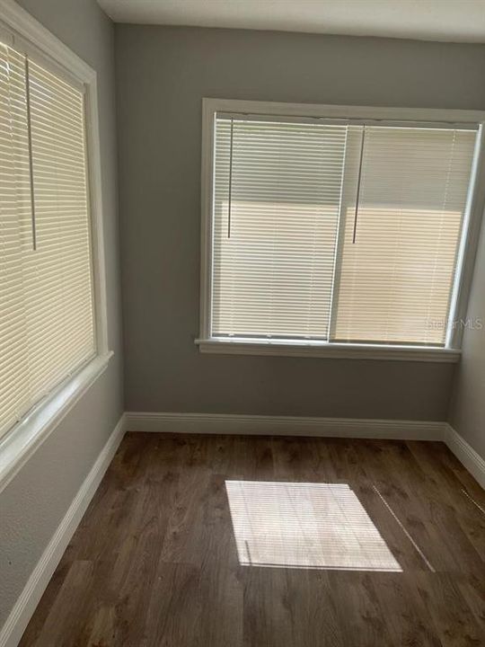 Recently Rented: $1,300 (1 beds, 1 baths, 525 Square Feet)