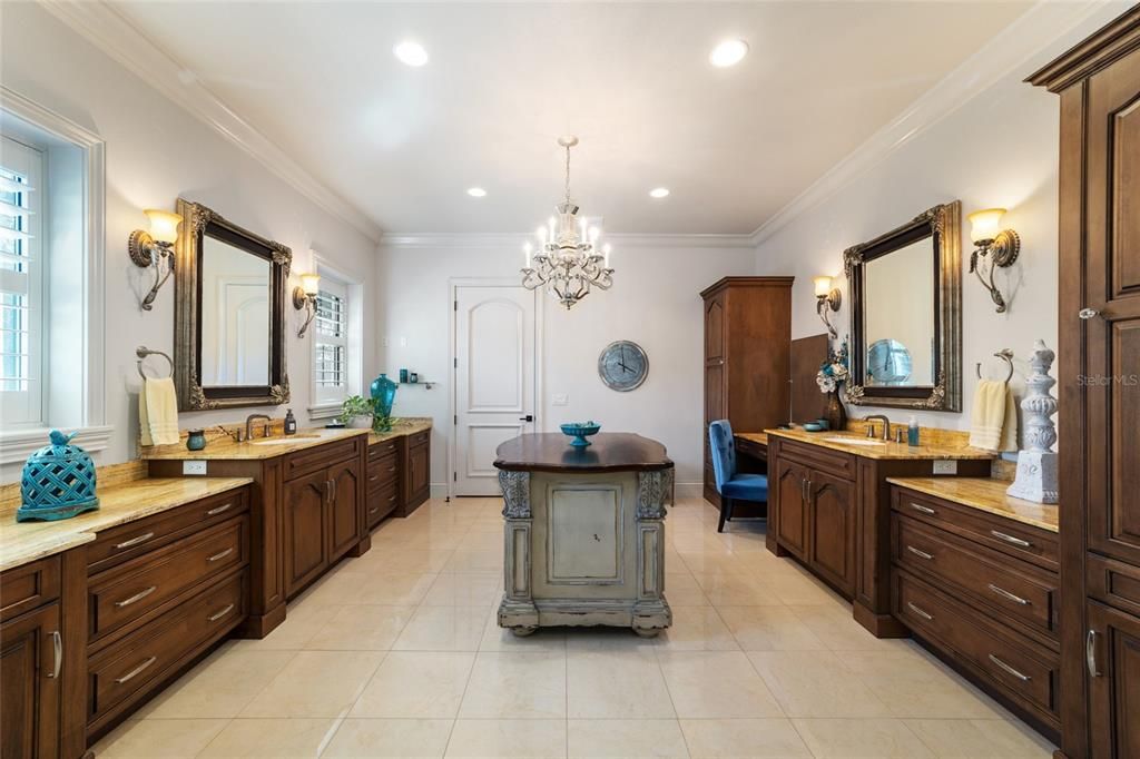 Recently Sold: $1,590,000 (5 beds, 4 baths, 5730 Square Feet)