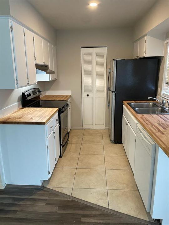 Recently Rented: $1,600 (3 beds, 1 baths, 1110 Square Feet)