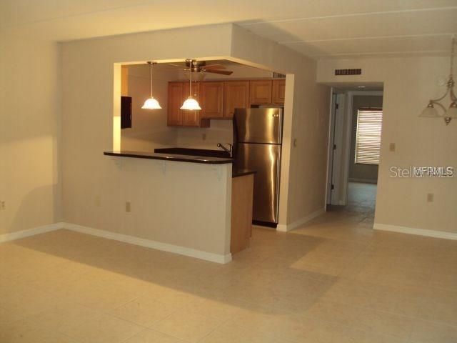 Recently Rented: $1,375 (1 beds, 1 baths, 747 Square Feet)