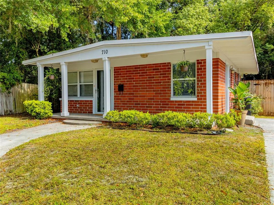 Recently Rented: $1,600 (2 beds, 1 baths, 816 Square Feet)