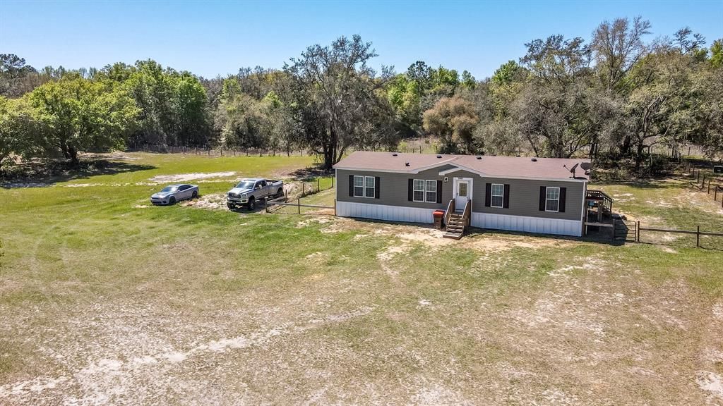 Recently Sold: $595,000 (3 beds, 2 baths, 1456 Square Feet)