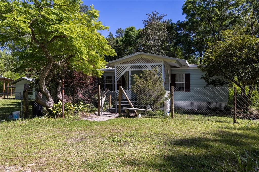 Recently Sold: $198,000 (3 beds, 2 baths, 1560 Square Feet)