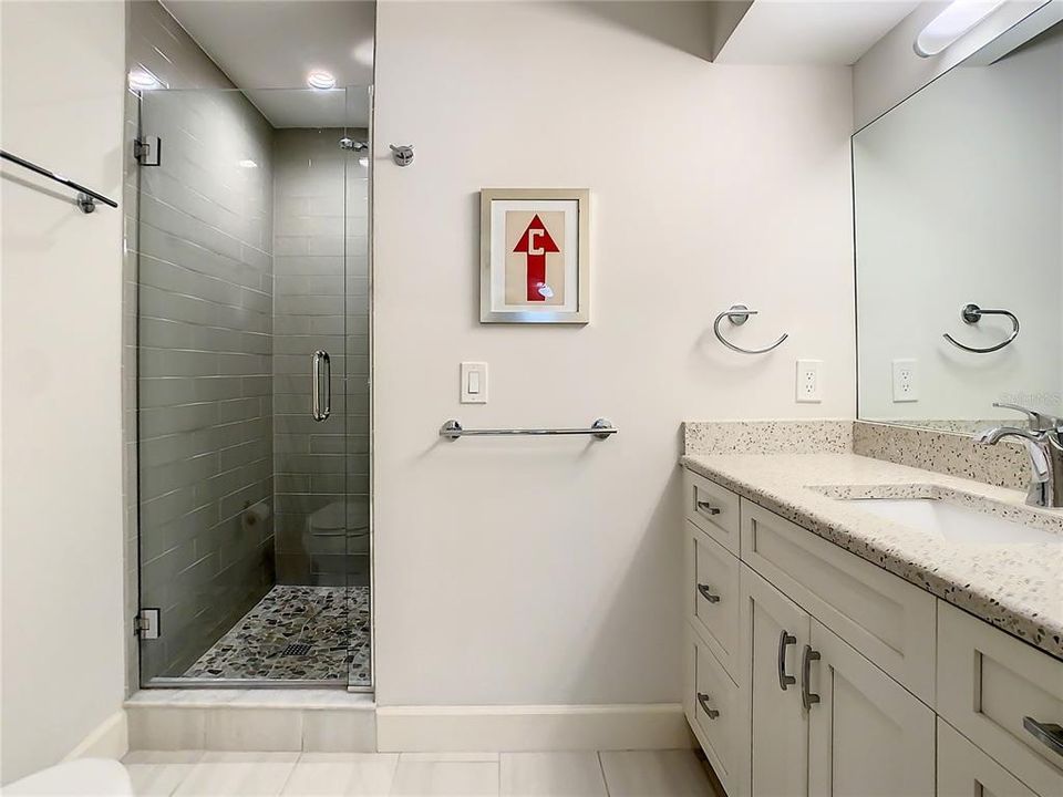 最近售出: $665,000 (2 贝兹, 2 浴室, 900 平方英尺)