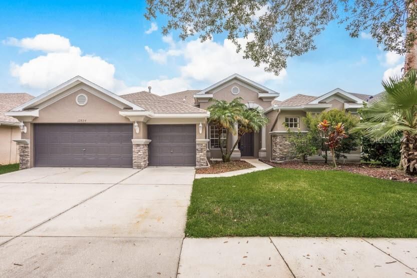 Recently Rented: $3,950 (5 beds, 4 baths, 3115 Square Feet)