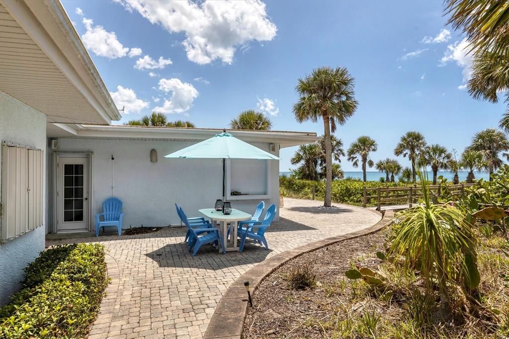 Recently Sold: $3,250,000 (3 beds, 2 baths, 2493 Square Feet)