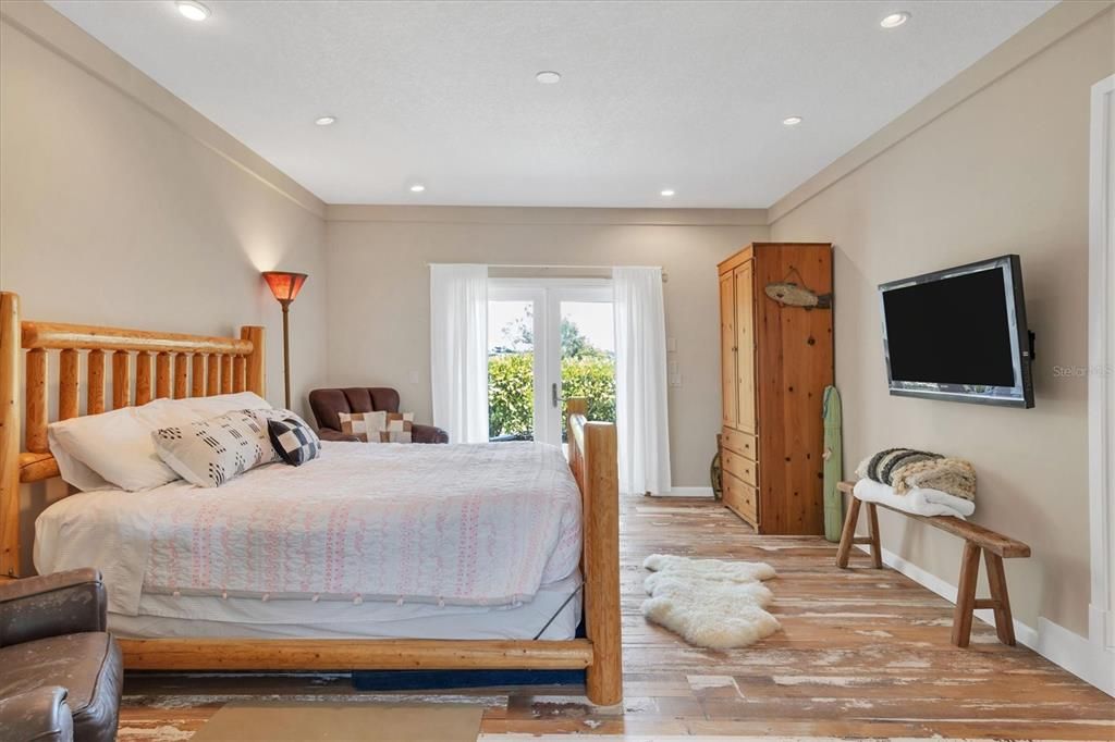 Recently Sold: $3,250,000 (3 beds, 2 baths, 2493 Square Feet)