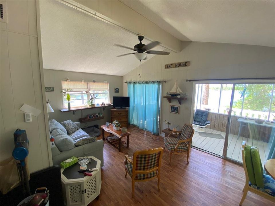 Recently Sold: $260,000 (2 beds, 1 baths, 1050 Square Feet)