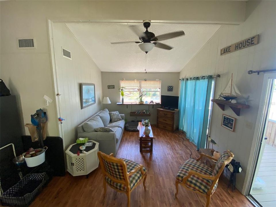 Recently Sold: $260,000 (2 beds, 1 baths, 1050 Square Feet)