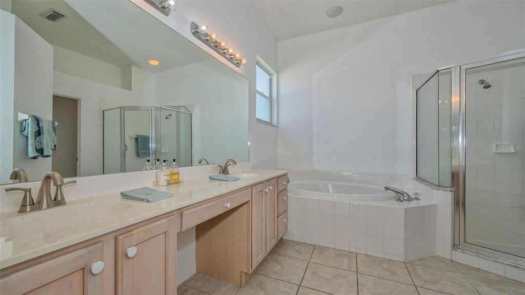 最近售出: $529,000 (3 贝兹, 2 浴室, 2081 平方英尺)