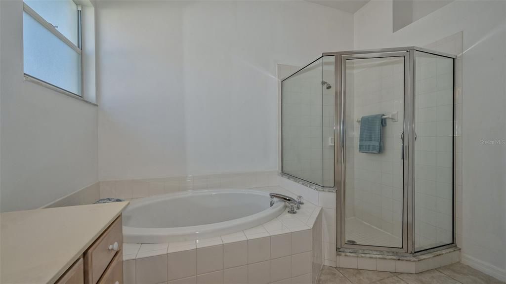 最近售出: $529,000 (3 贝兹, 2 浴室, 2081 平方英尺)