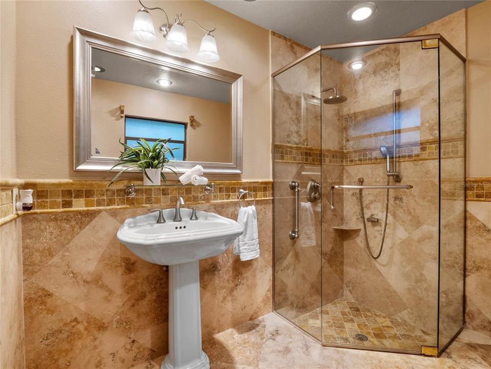 Недавно продано: $729,000 (4 спален, 3 ванн, 2772 Квадратных фут)
