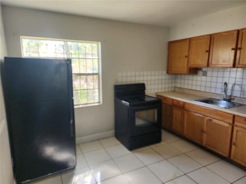 Recently Rented: $1,200 (3 beds, 1 baths, 936 Square Feet)