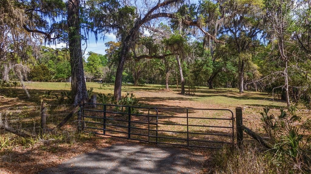 最近售出: $450,000 (6.22 acres)