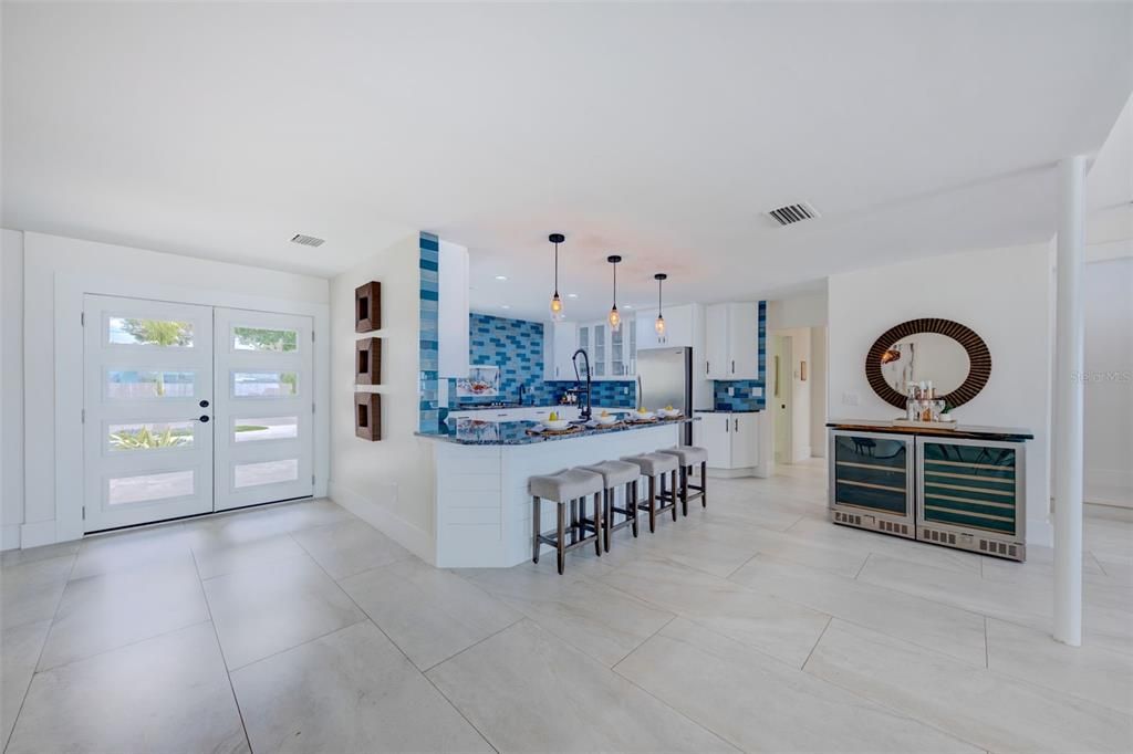 Recently Sold: $2,990,000 (6 beds, 5 baths, 4657 Square Feet)