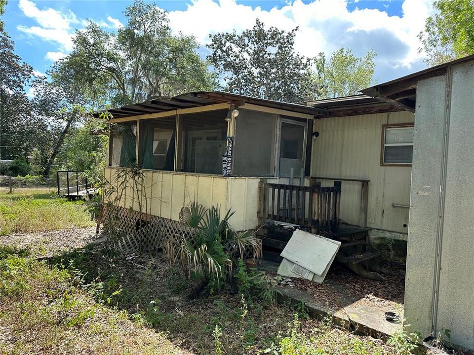 Recently Sold: $63,700 (3 beds, 2 baths, 552 Square Feet)