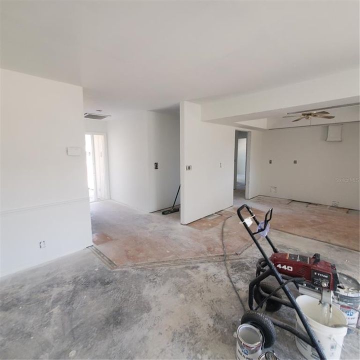 Recently Sold: $350,000 (3 beds, 2 baths, 1556 Square Feet)